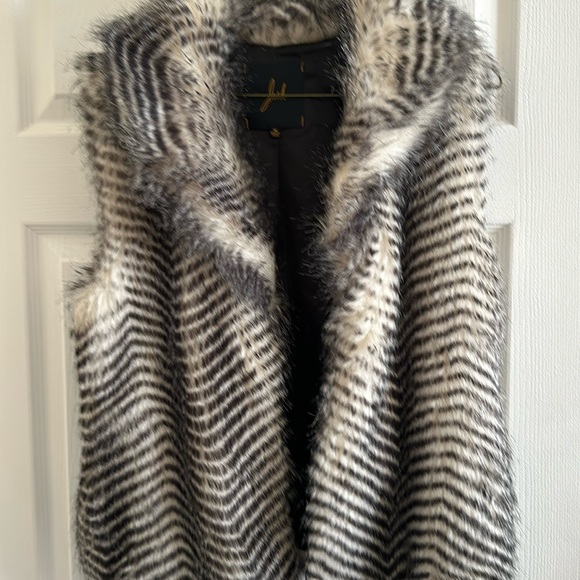 Jackets & Blazers - Jack Faux fur vest. Size M. Black and white   EUC